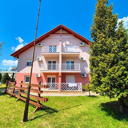 Ildiko Apartmanhaz Zamardi Luaran gambar