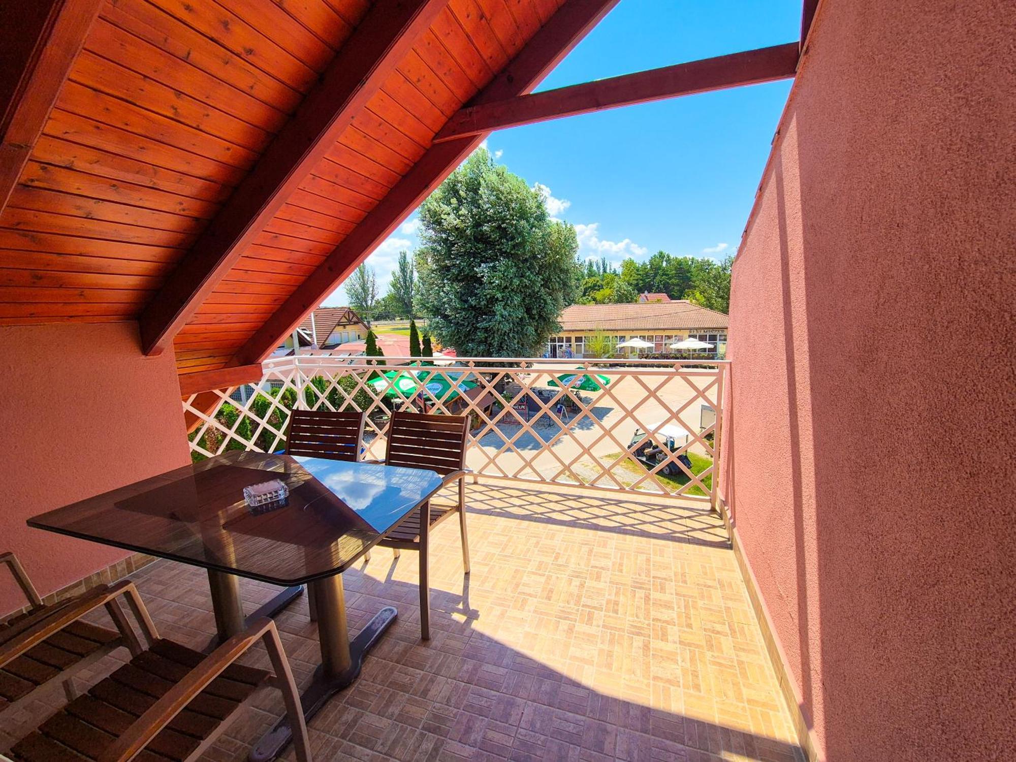 Ildiko Apartmanhaz Zamardi Luaran gambar