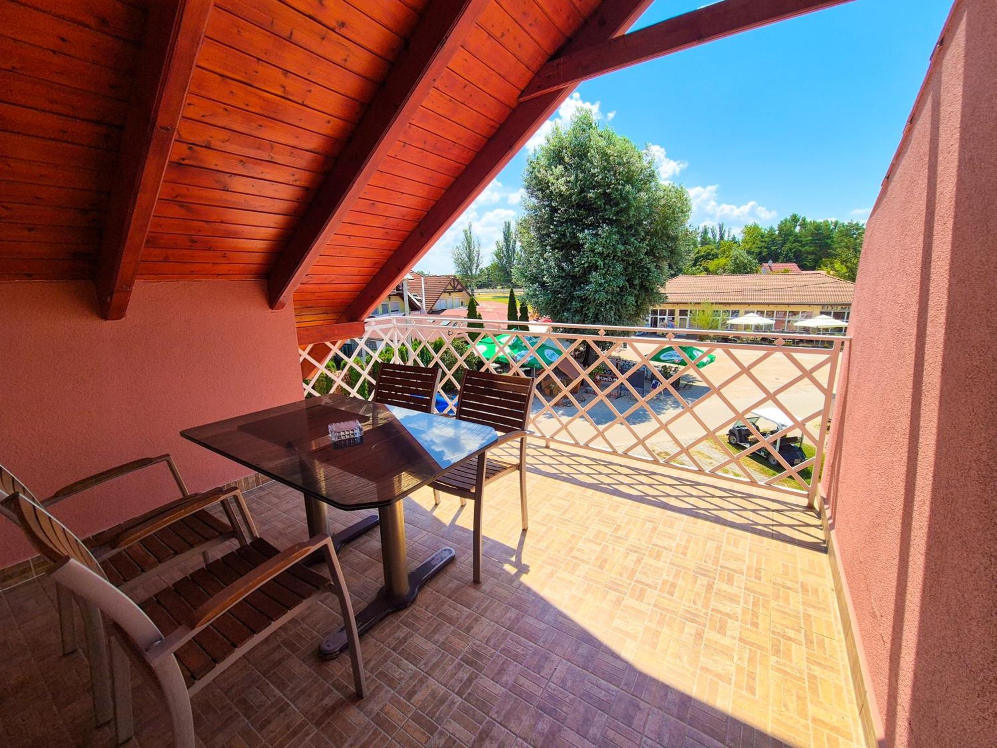 Ildiko Apartmanhaz Zamardi Luaran gambar